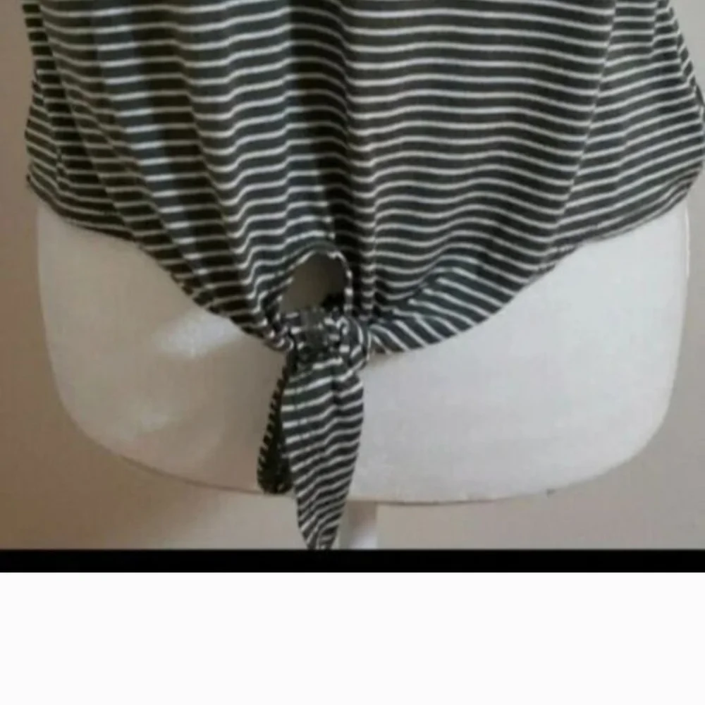 J. Crew Tee Shirt Green Stripe Short Sleeve Crewneck Tie Knot size XS